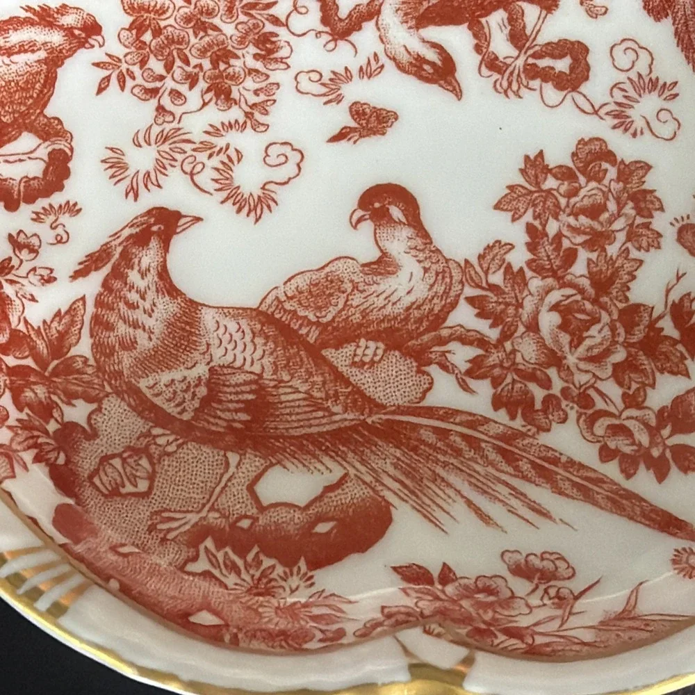 ROYAL CROWN DERBY RED AVES TUDOR ROSE SCALLOPED DISH 4 1/2